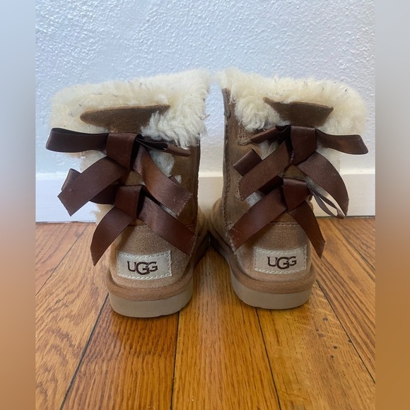 UGG Toddler Bailey Bow Kids Chestnut Shearling Boots - Picture 5 of 9